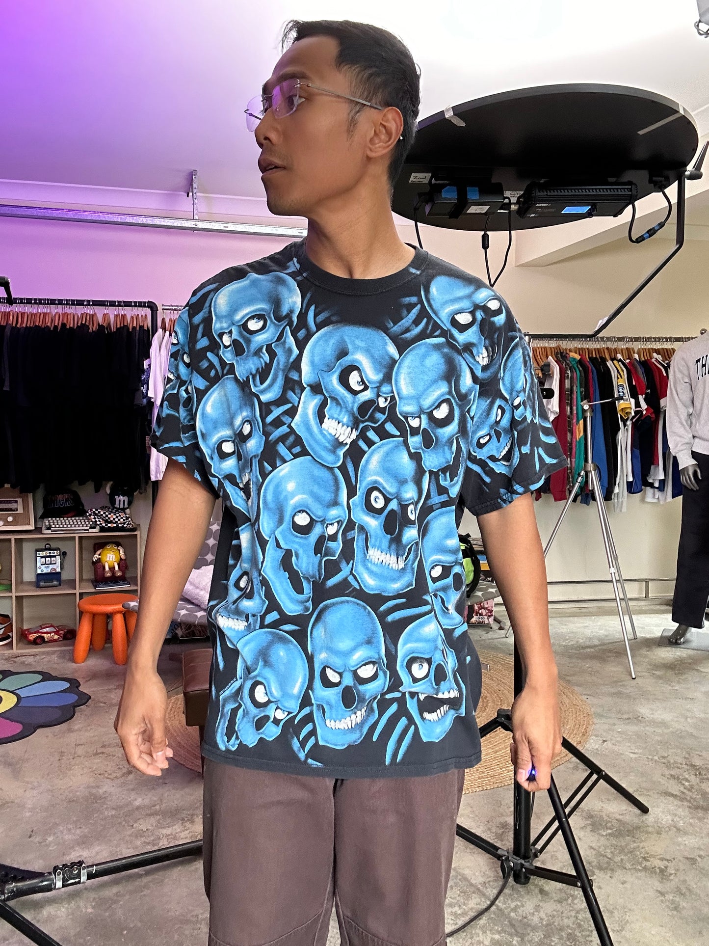 Liquid Blue "Skull Pile" t-shirt, known for its all-over print featuring blue skeletons XL Black 2017