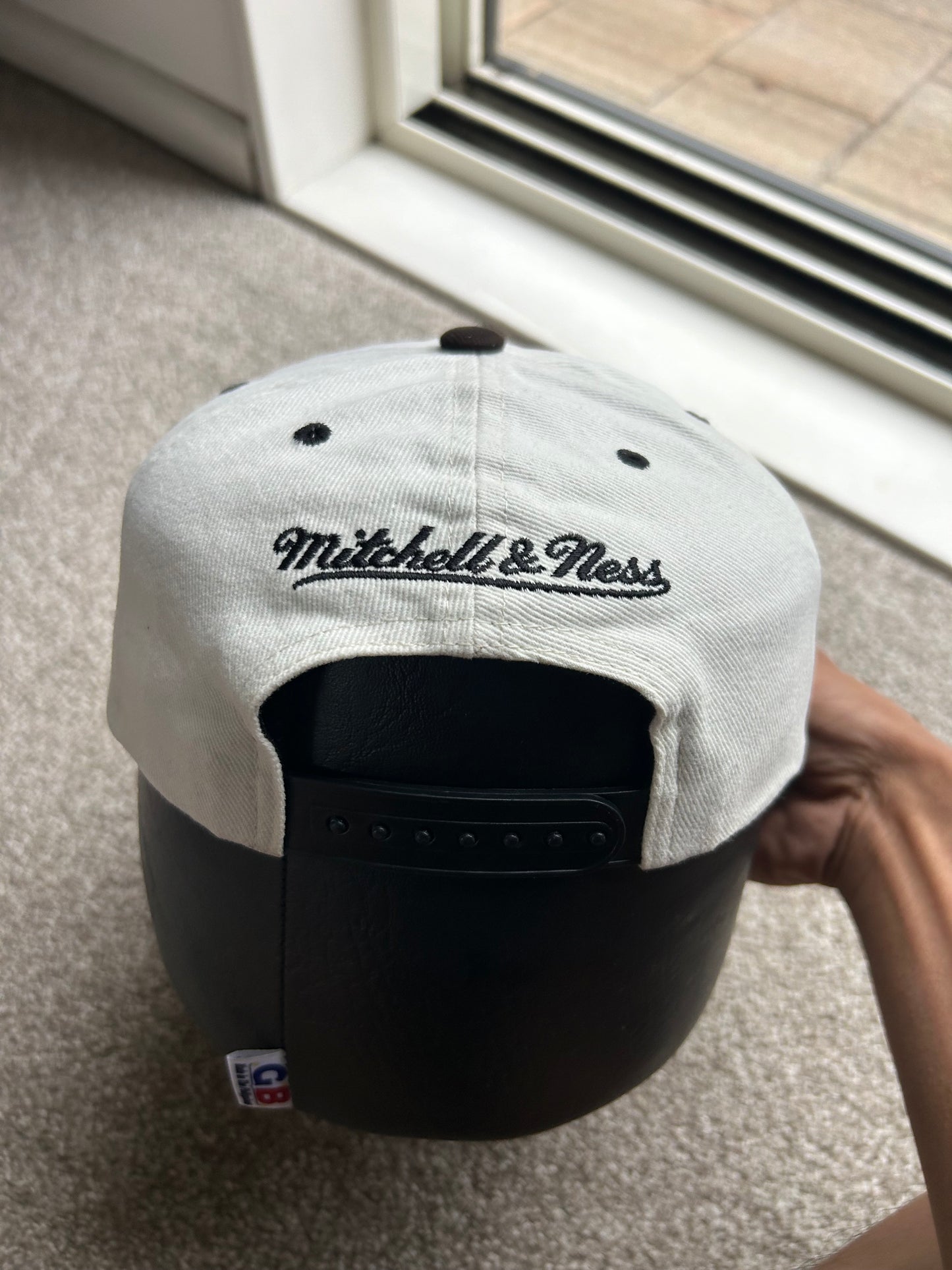 Mitchell & Ness Chicago Bulls vs. Los Angeles Lakers 1991 NBA Finals Snapback cap Cream