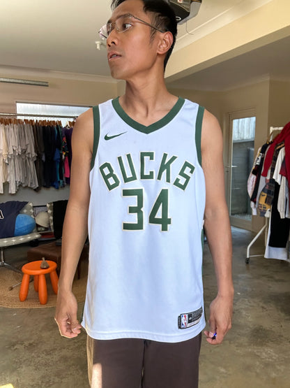 white Nike Milwaukee Bucks Giannis Antetokounmpo Association Edition Swingman Jersey Large