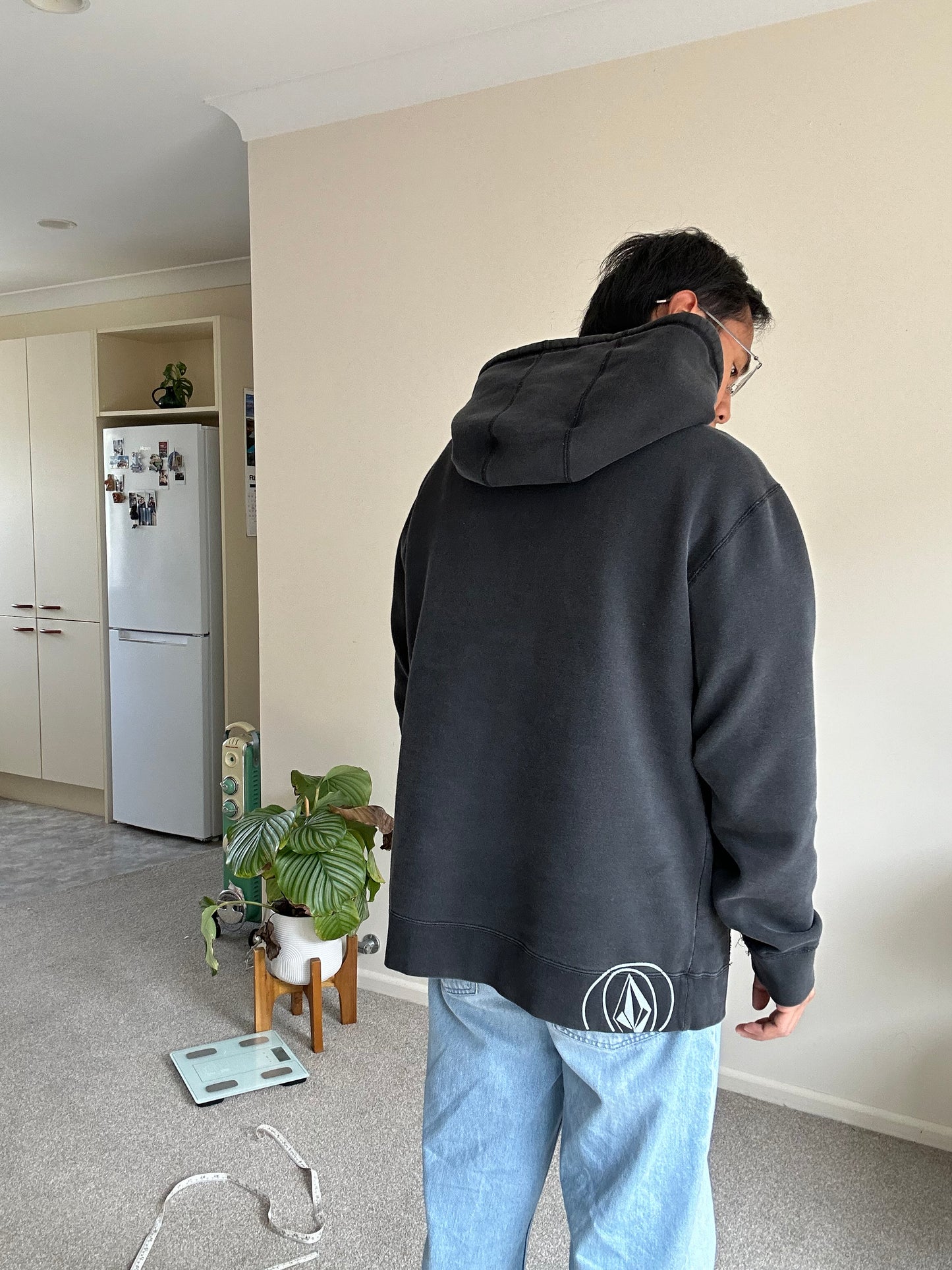 Volcom Boulder Pullover Fleece Hoodie in charcoal heather Black XL Faded with Pinholes Y2K Skate
