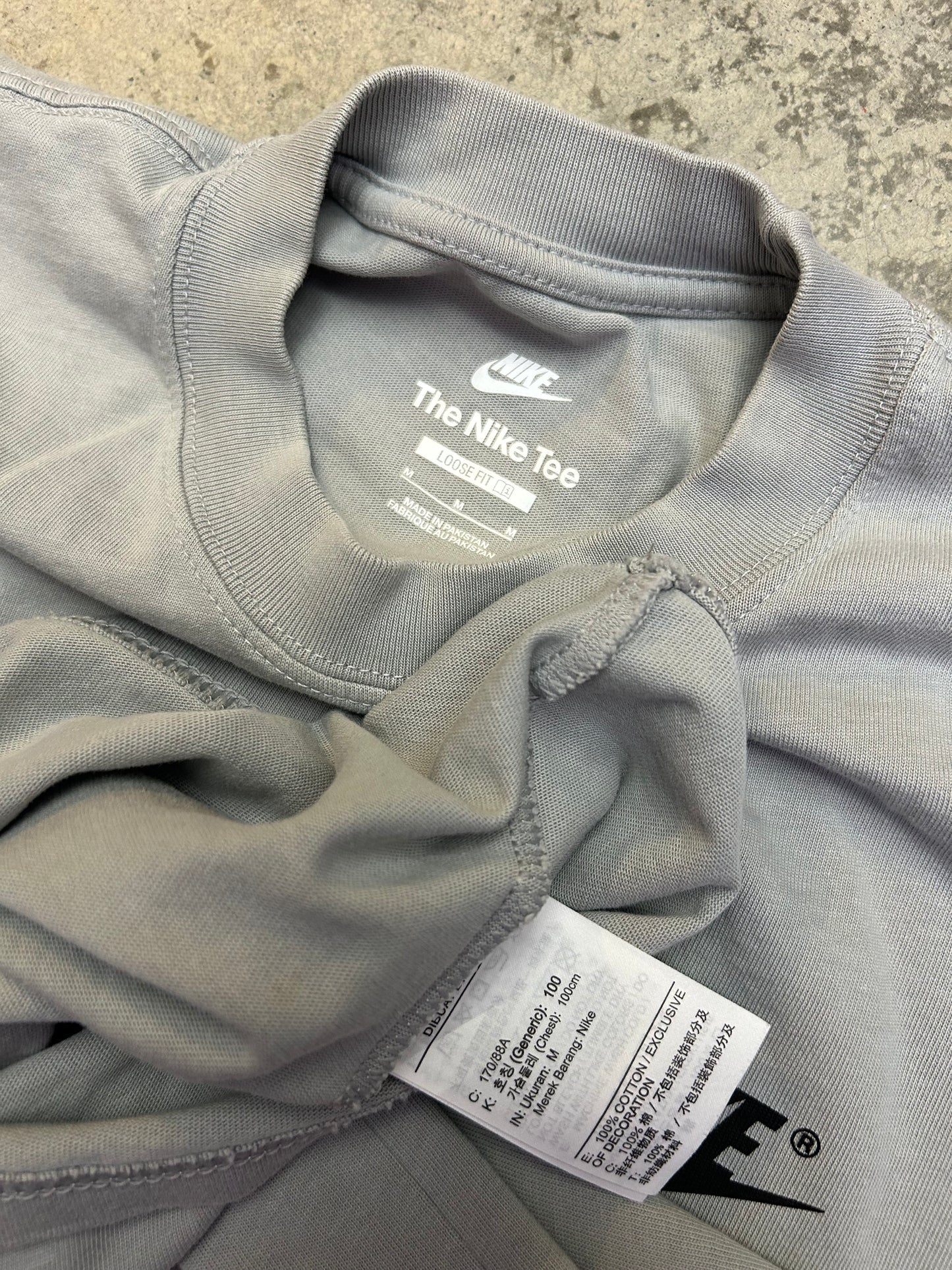 Nike Sportswear Authorized Personnel T-Shirt in a grey cotton materia Medium