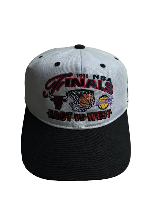 Mitchell & Ness Chicago Bulls vs. Los Angeles Lakers 1991 NBA Finals Snapback cap Cream