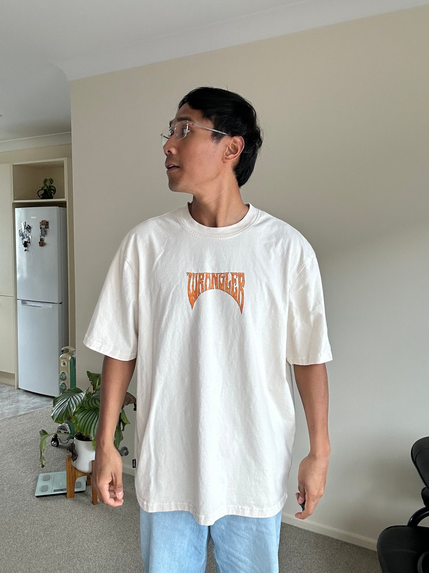 Wrangler short-sleeve graphic T-shirt in an off-white or cream color Large
