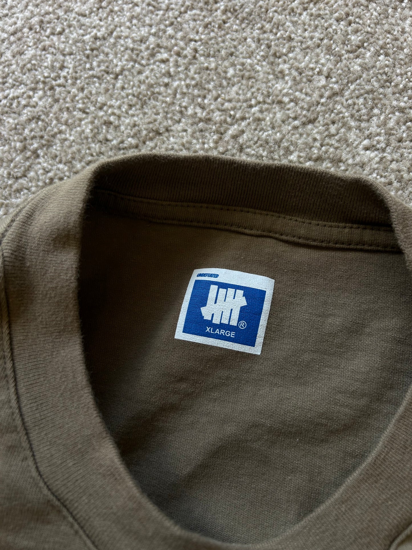 olive green Undefeated t-shirt, a collaboration  Malbon x Undefeated collection Cropped XL