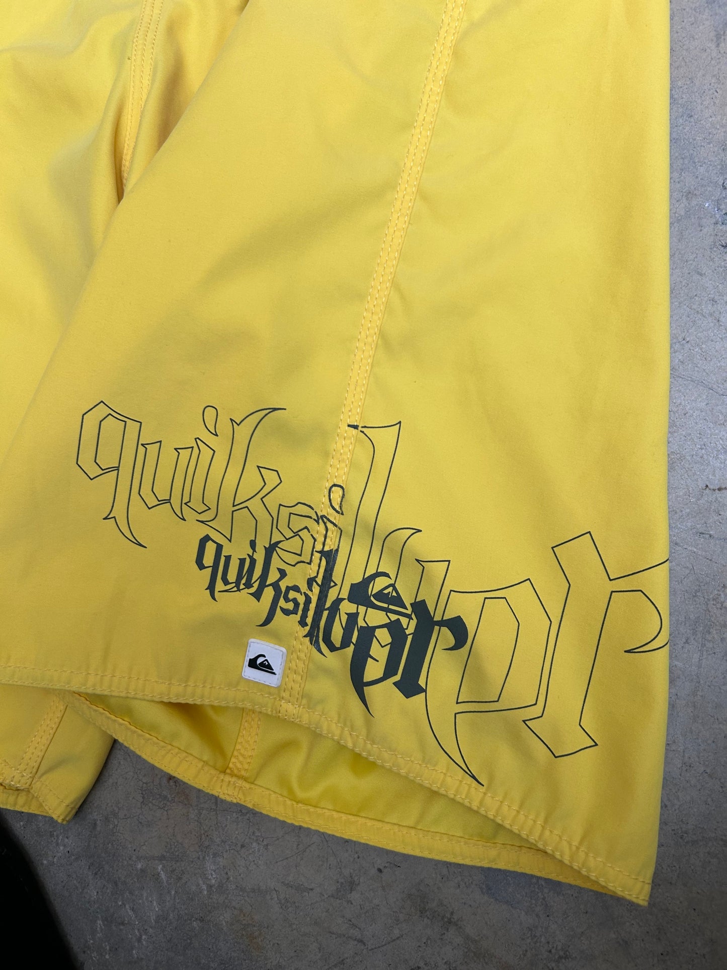 yellow Quiksilver men's boardshorts y2K size 36