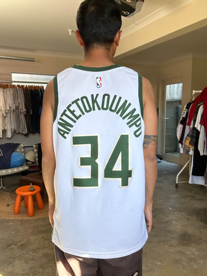 white Nike Milwaukee Bucks Giannis Antetokounmpo Association Edition Swingman Jersey Large