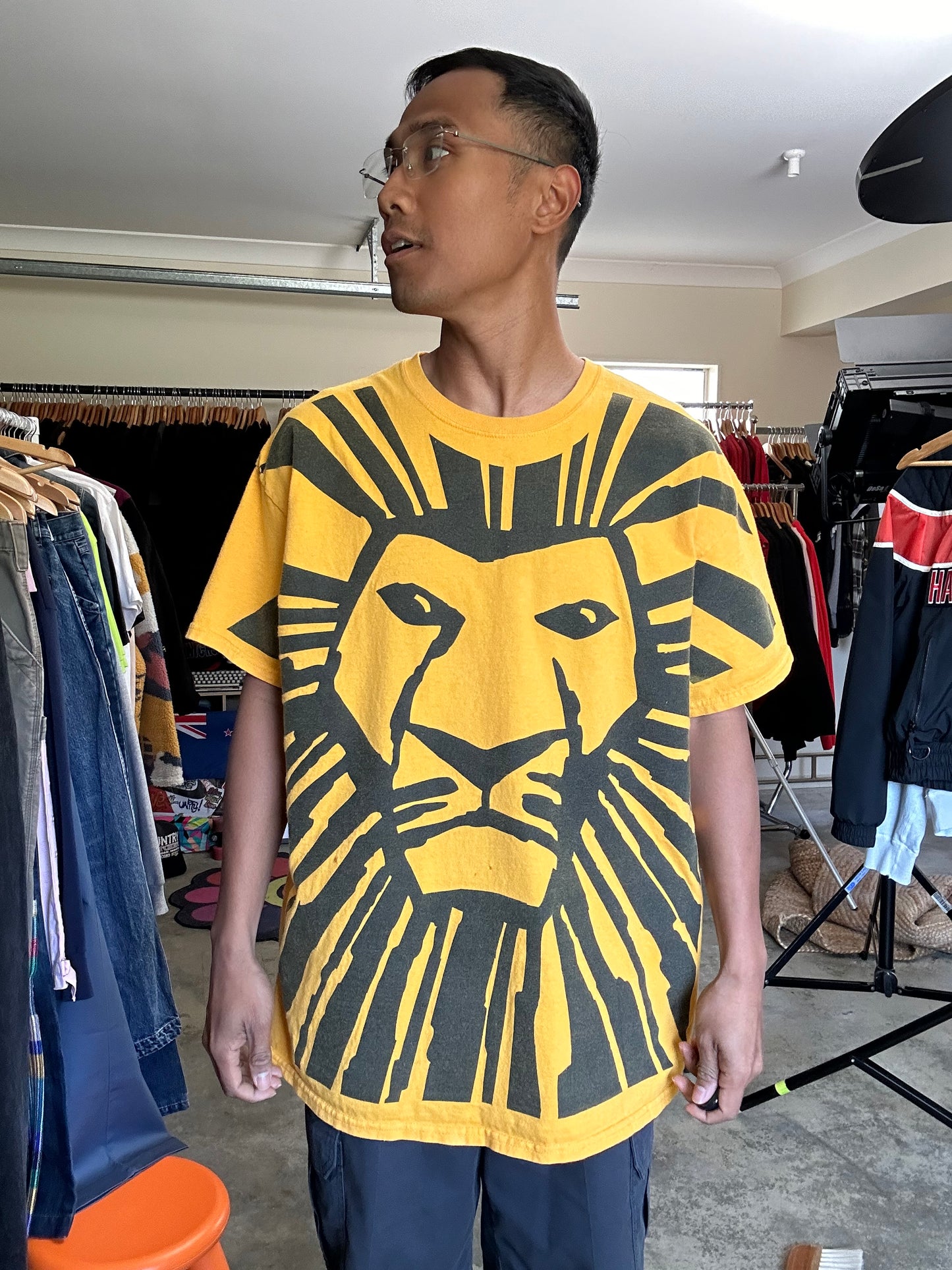 vintage Disney The Lion King Broadway musical all-over print T-shirt XL Yellow